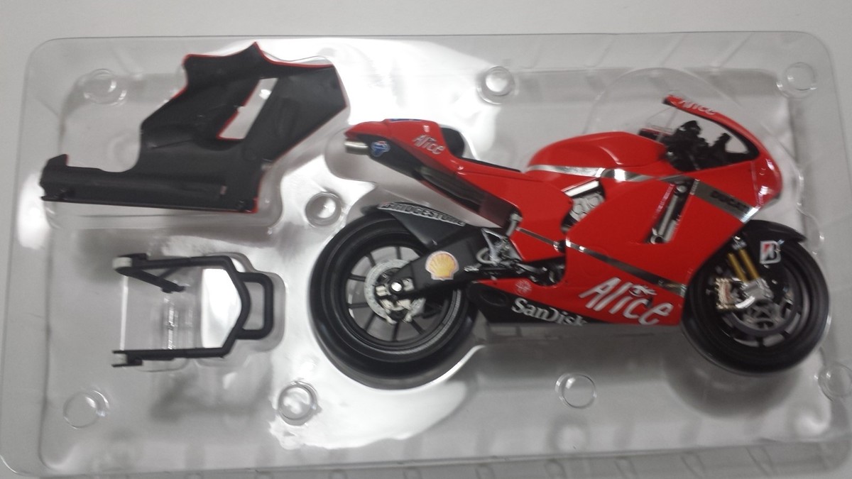 MINICHAMPS Ducati Gp7 Casey Stoner Malboro MOTOGP Team 1/12