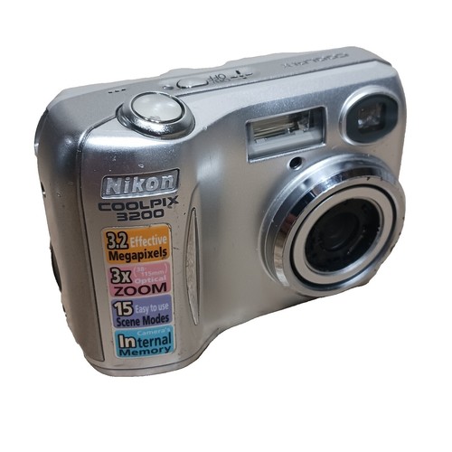 Nikon COOLPIX 3200 3.2MP Digital Camera Silver Works w/Box, AV