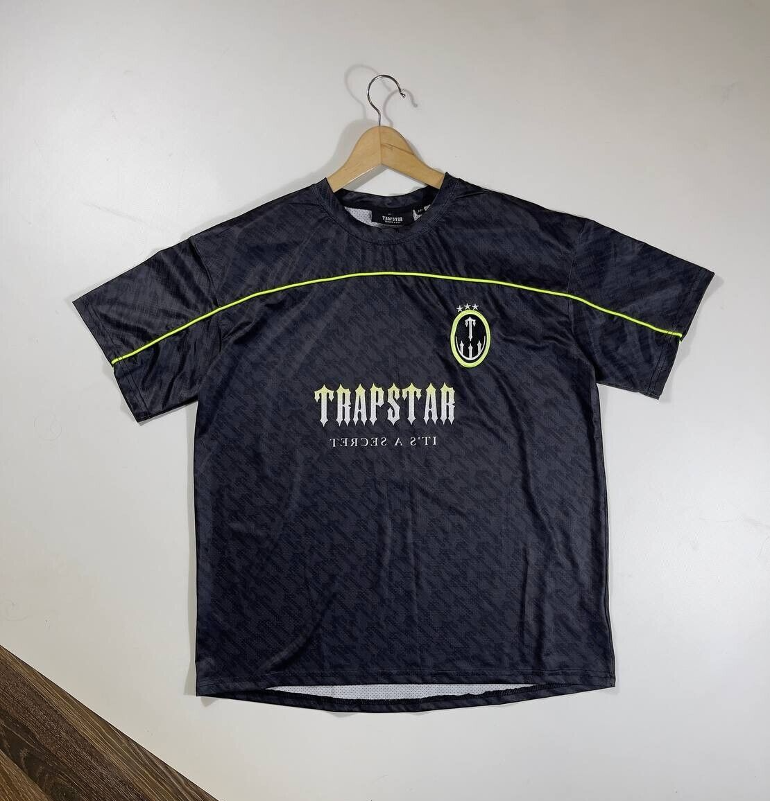 Trapstar Football Jersey T-Shirt in Black/Lime Size M Men's