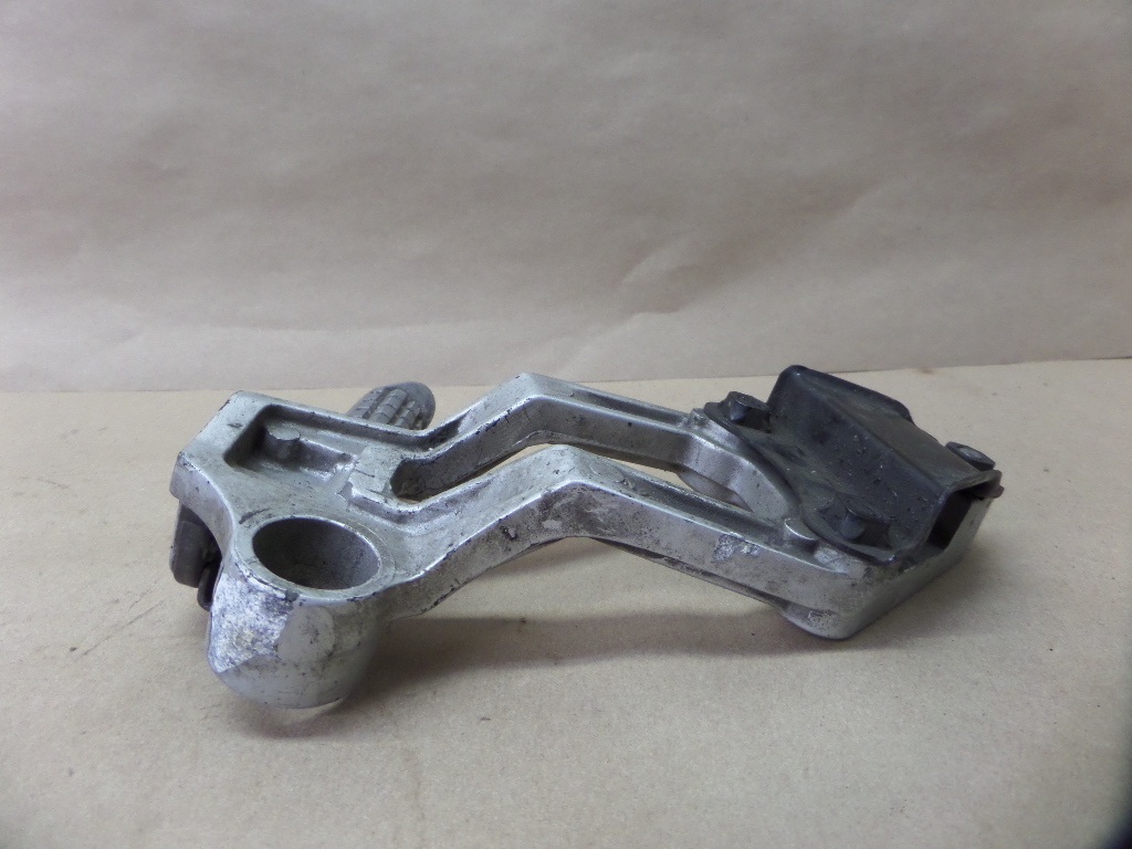 1984 KAWASAKI ZX100 FRONT LEFT FOOT PEG AND BRACKET ASSY | eBay