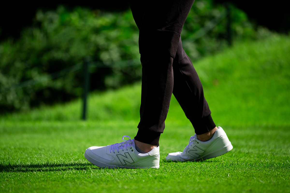 ニューバランス「UGC574」を試し履き この秋一番のサプライズ “歩き