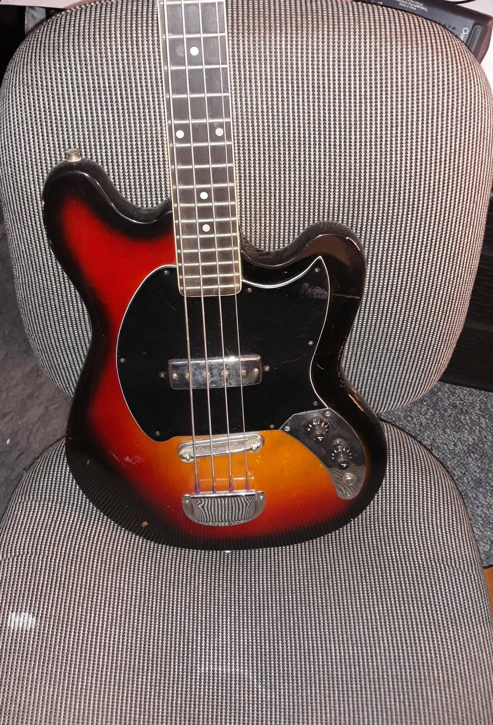 別に大したことない] ヴィンテージのTeiscoショートスケールベースを手