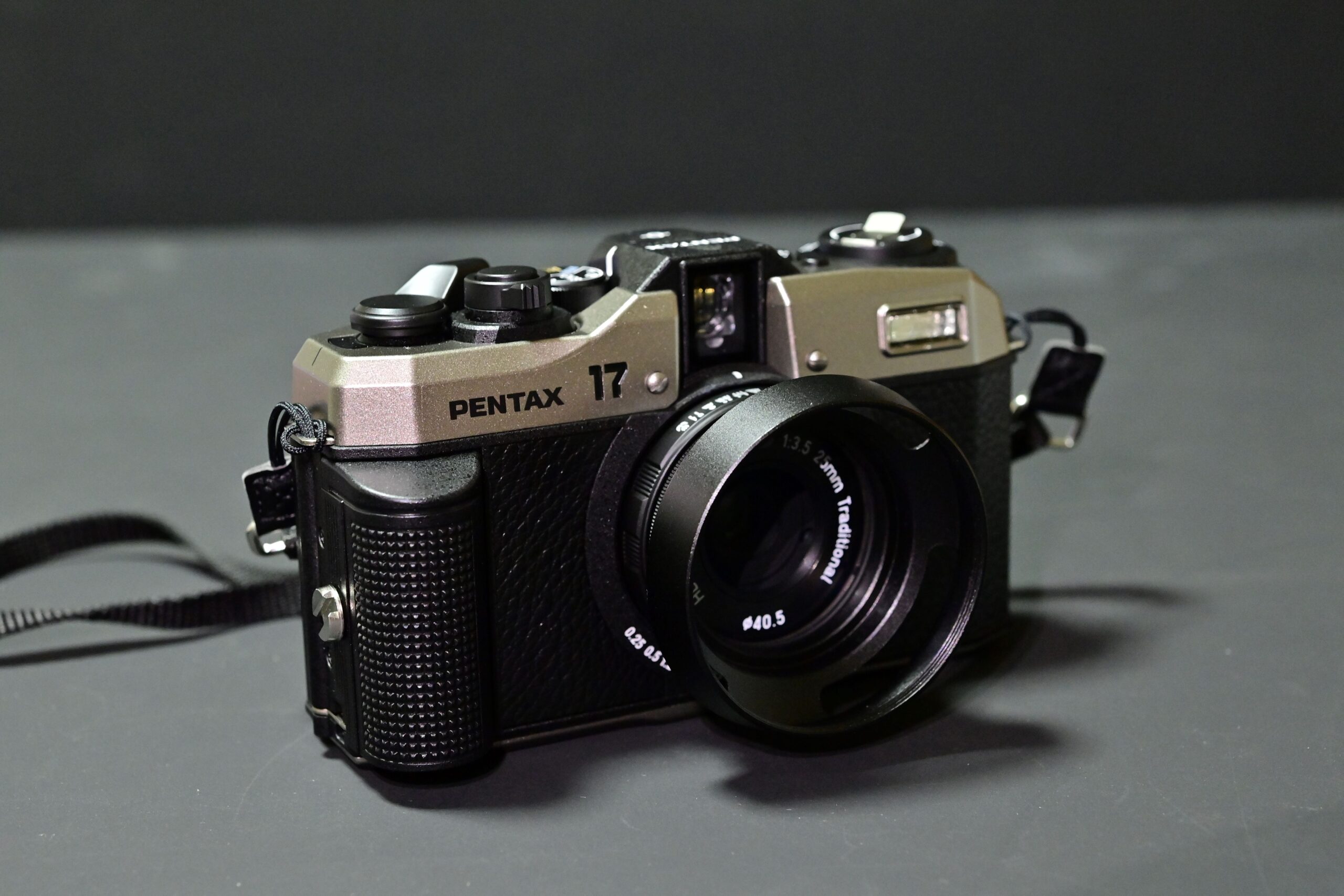 取付例：クラシックレンズフード 40.5mm 例1lシューカバー・カメラ