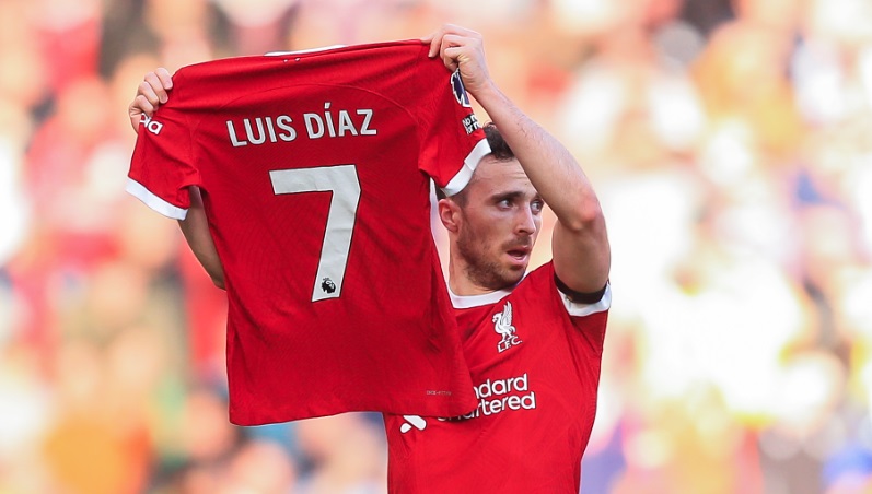 両親誘拐のルイス・ディアス、リヴァプール同僚がユニフォームを掲げる