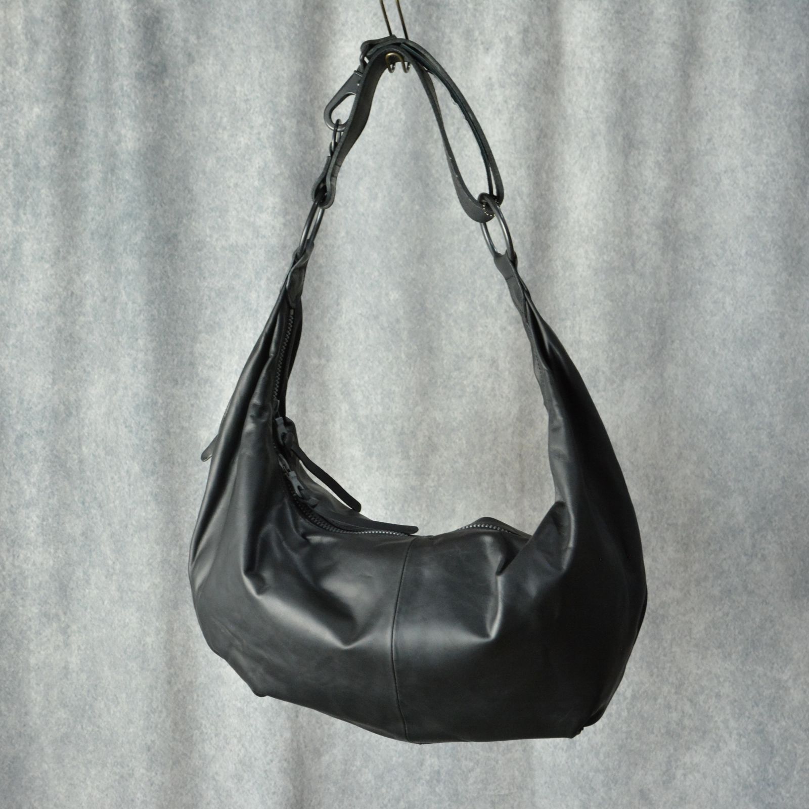 ISAMU KATAYAMA BACKLASH - GUIDI オイルカーフ ショルダーバッグ