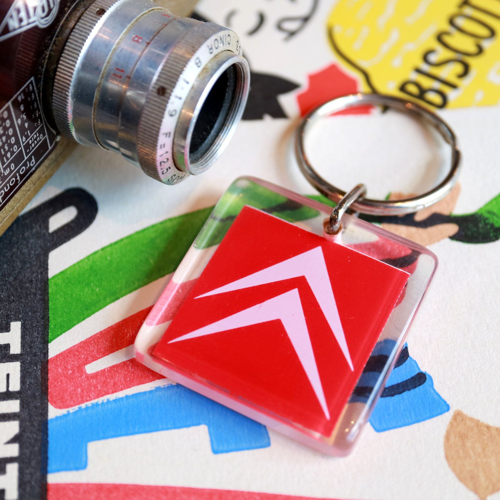 超レア ブルボンキーホルダー シトロエンダブルシェブロン希少ブロンズ色