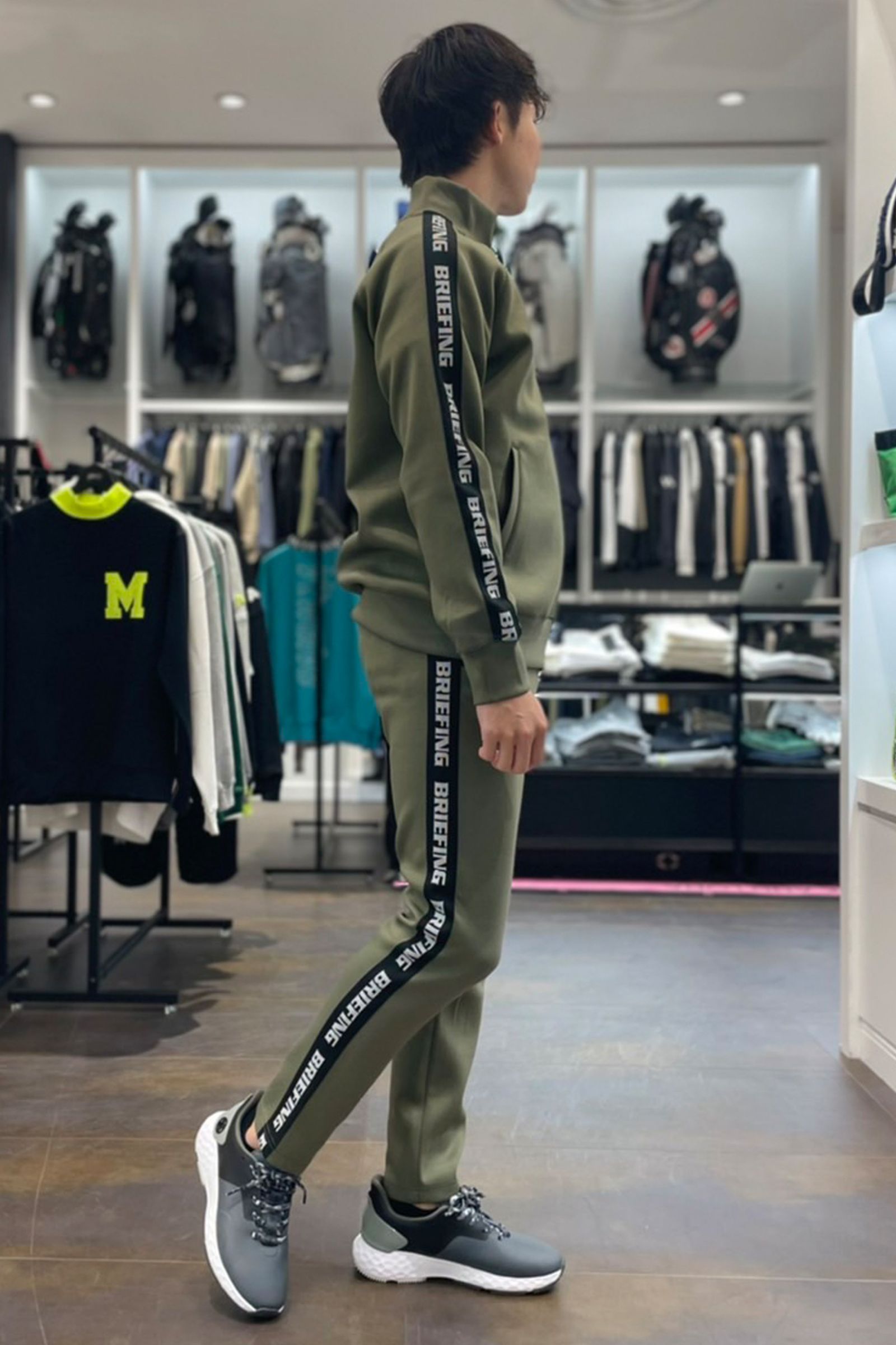 BRIEFING】 暖かさとオシャレを兼ね備えた万能なセットアップ | 12360