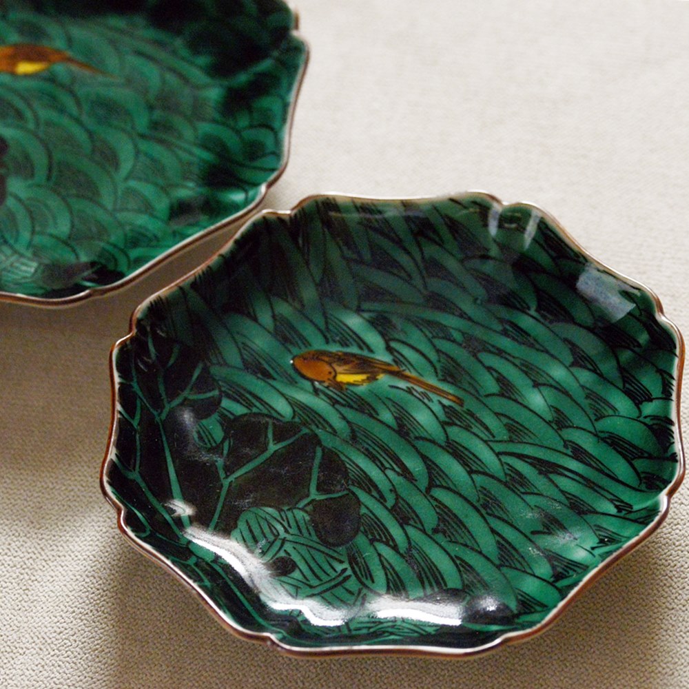 花と扇のデザインの陶器の器 九谷 花と扇のデザインの陶器の器 九谷