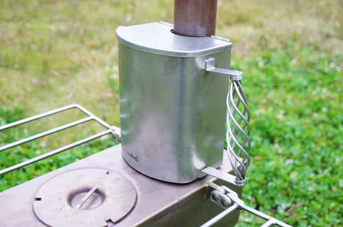 グッドデザインを受賞したテンマクのウッドストーブは、さすがの一言に