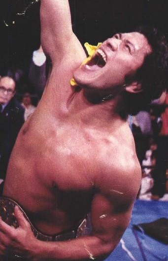 アントニオ猪木がスタン・ハンセンからNWF奪還【週刊プロレス昔話