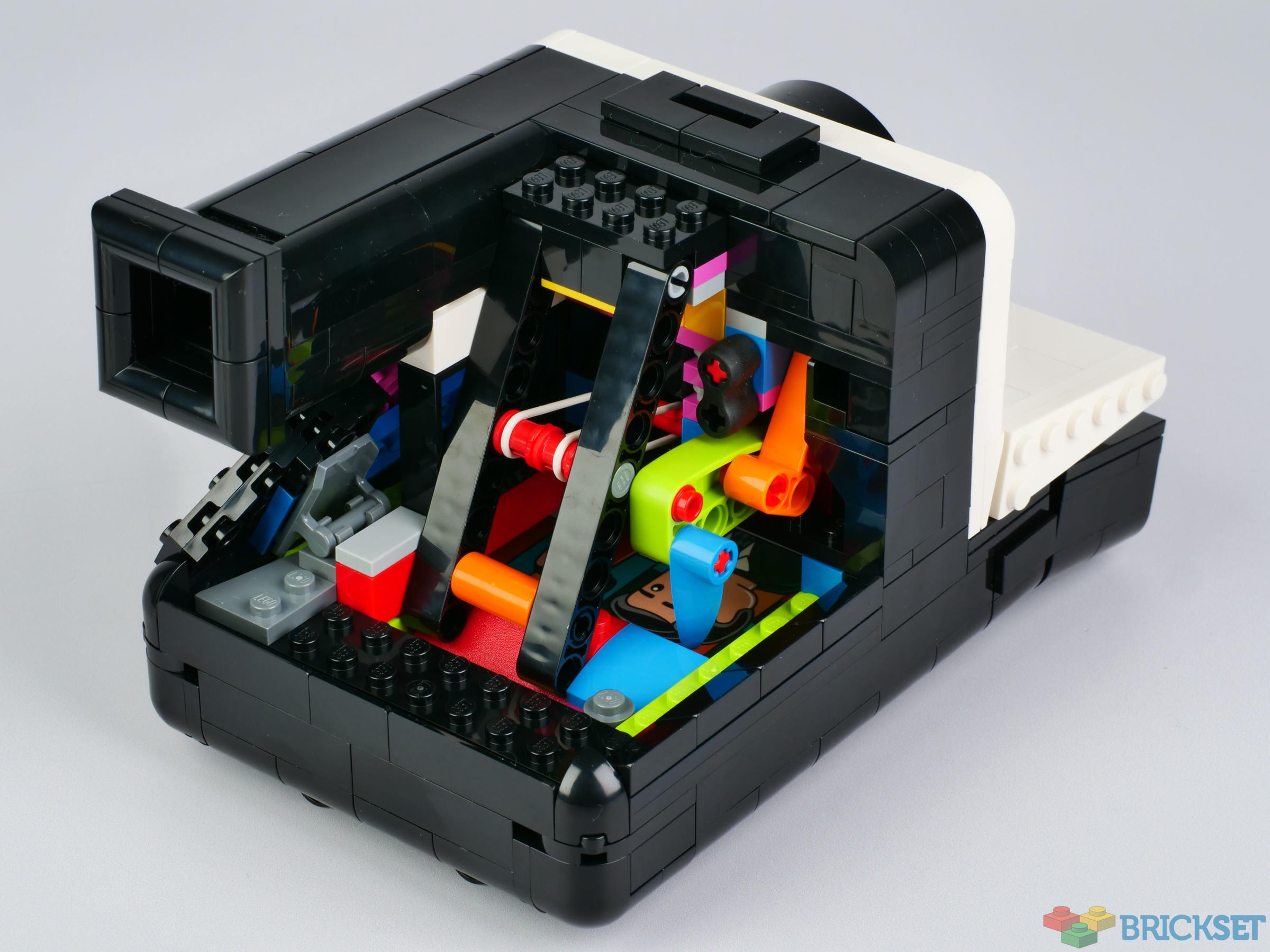 LEGO Ideas 21345 Polaroid OneStep Camera review | Brickset