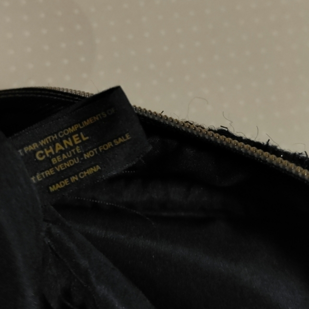 CHANEL - CHANEL 2025年ホリデー期間限定ノベルティポーチ 紺✕金