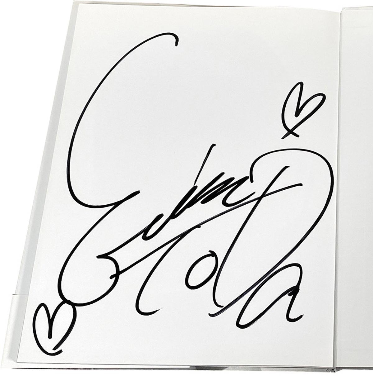 ぶんか社/撮影：前村竜二「戸田恵梨香直筆サイン入写真集nature」