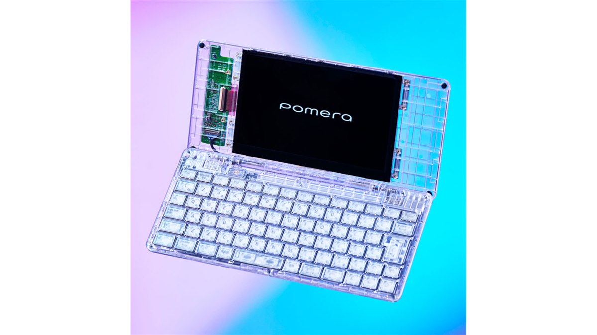 ポメラ15周年のスケルトンモデル「DM250X Crystal」が数量限定で発売