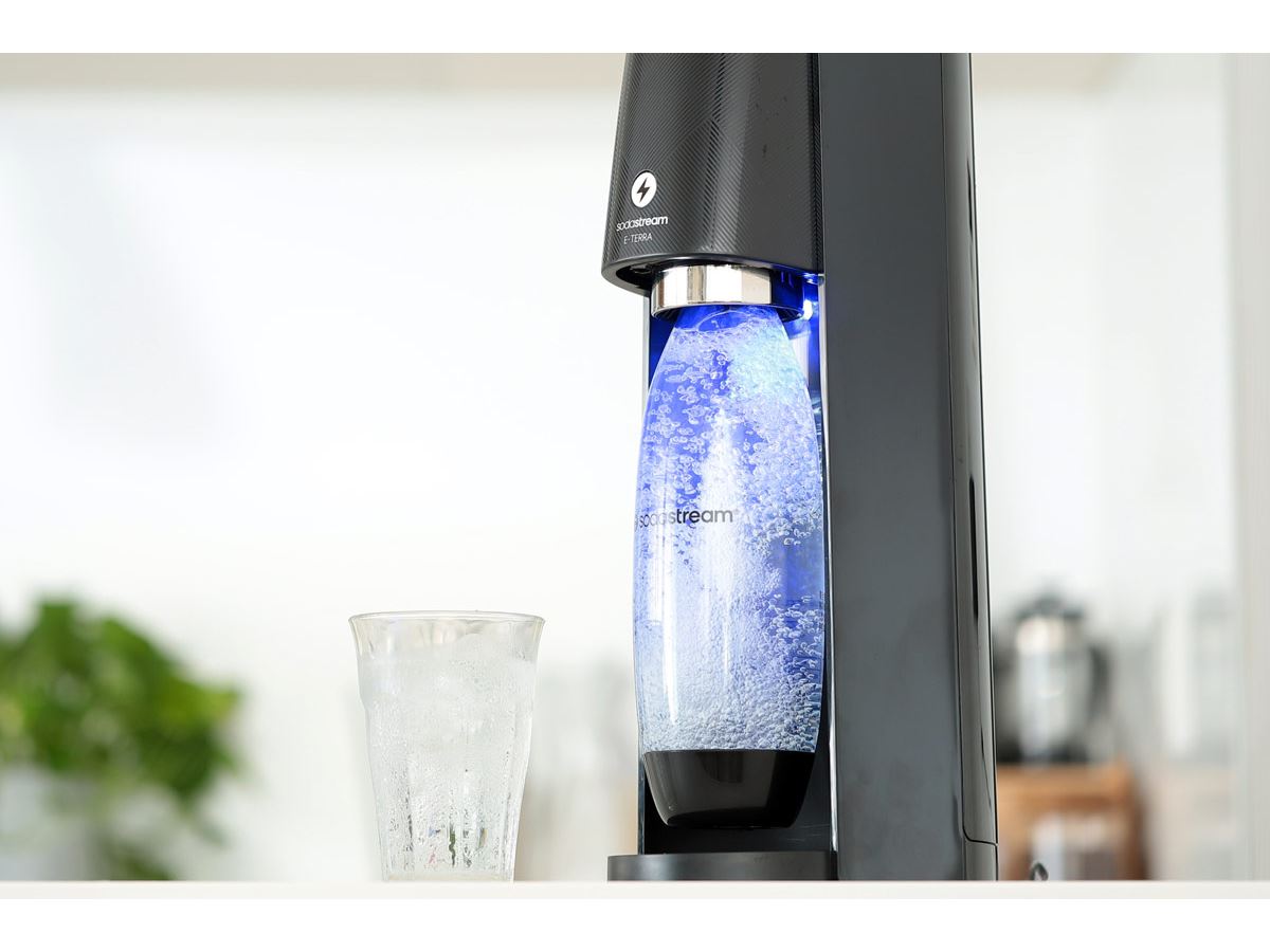 強炭酸もワンタッチ！ より簡単に生炭酸が作れる電動の新ソーダ