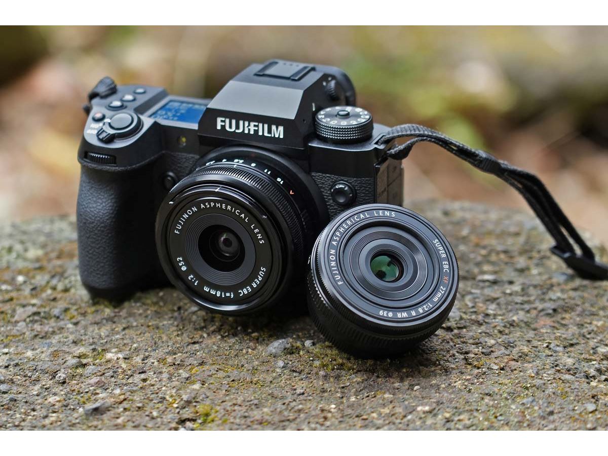 携帯性抜群！ 富士フイルムのパンケーキレンズ2本でスナップ撮影を