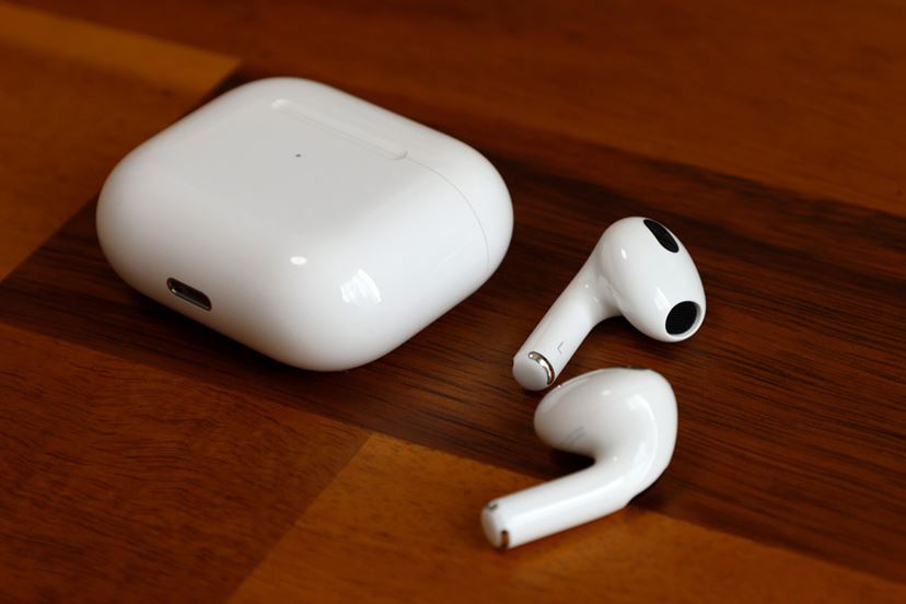 AirPods 第3世代 Amazon.co.jp: 【整備済み品】 Apple AirPods (第3