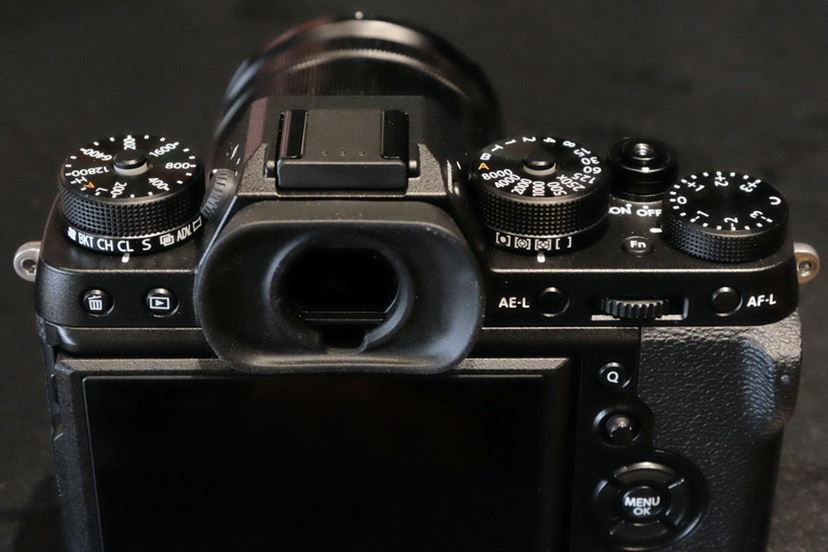 進化のポイントは“動体”への対応！ 一眼レフスタイルの新型ミラーレス