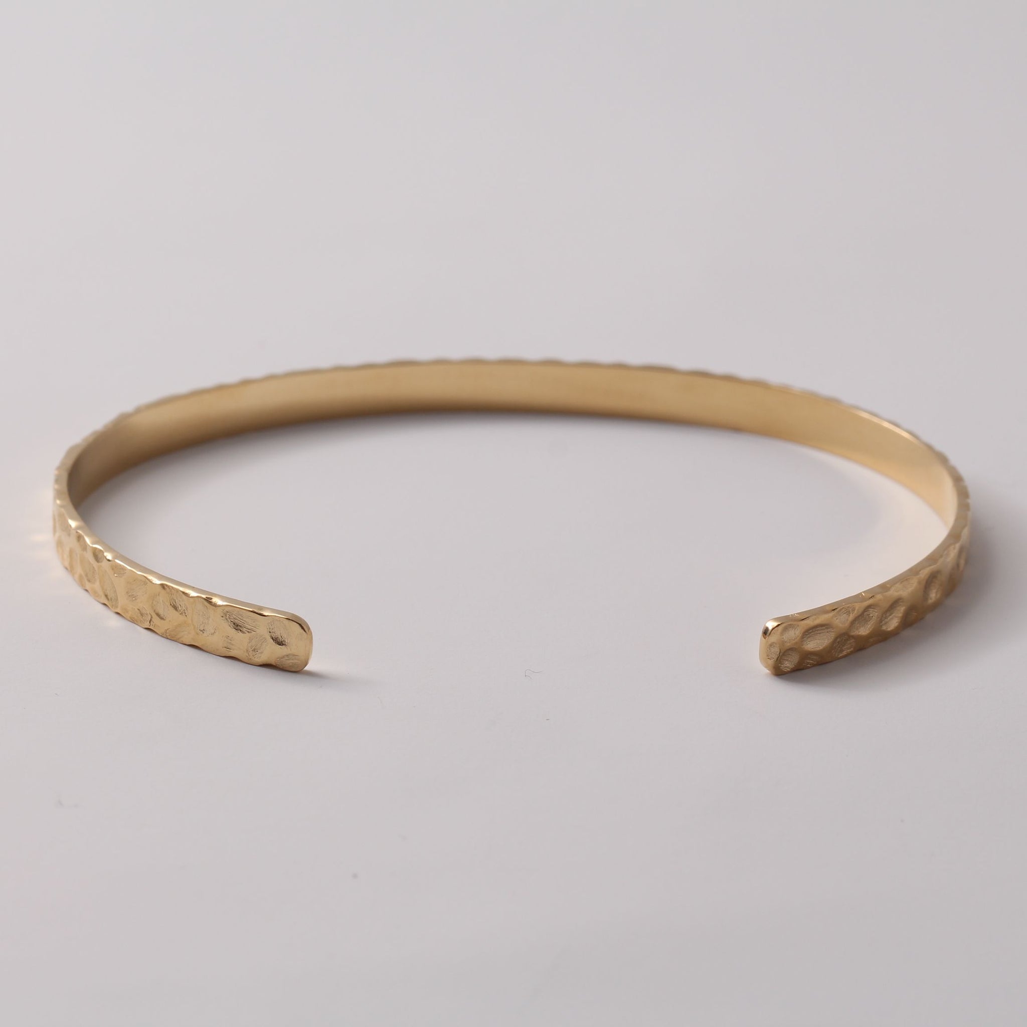 K18 バングル 槌目風 幅4.5mm 18金 【オーダー実績】 – 宝石・時計いのうえ