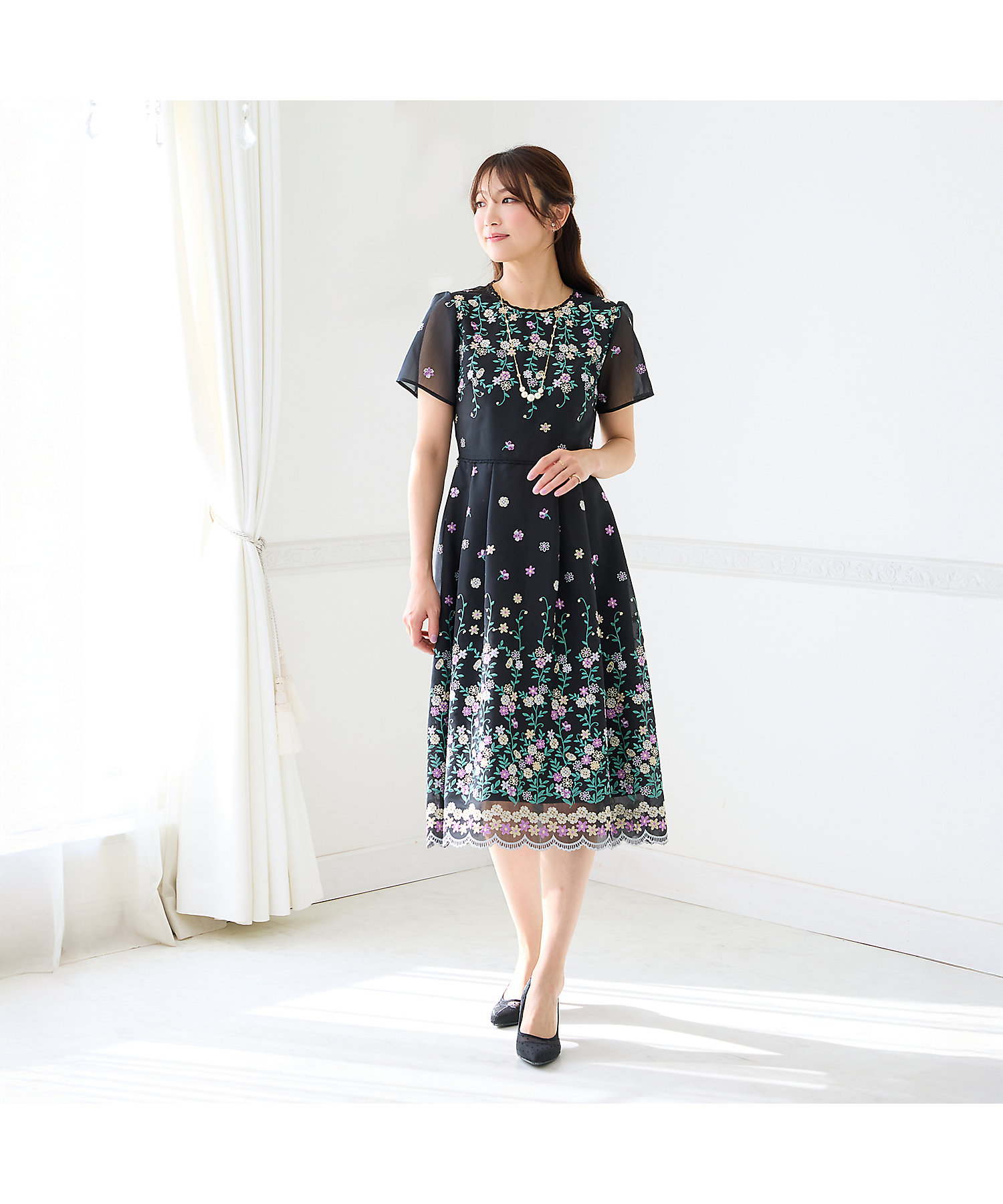 新品未使用ローズティアラ42サイズホワイト 花柄レース 前後見頃共