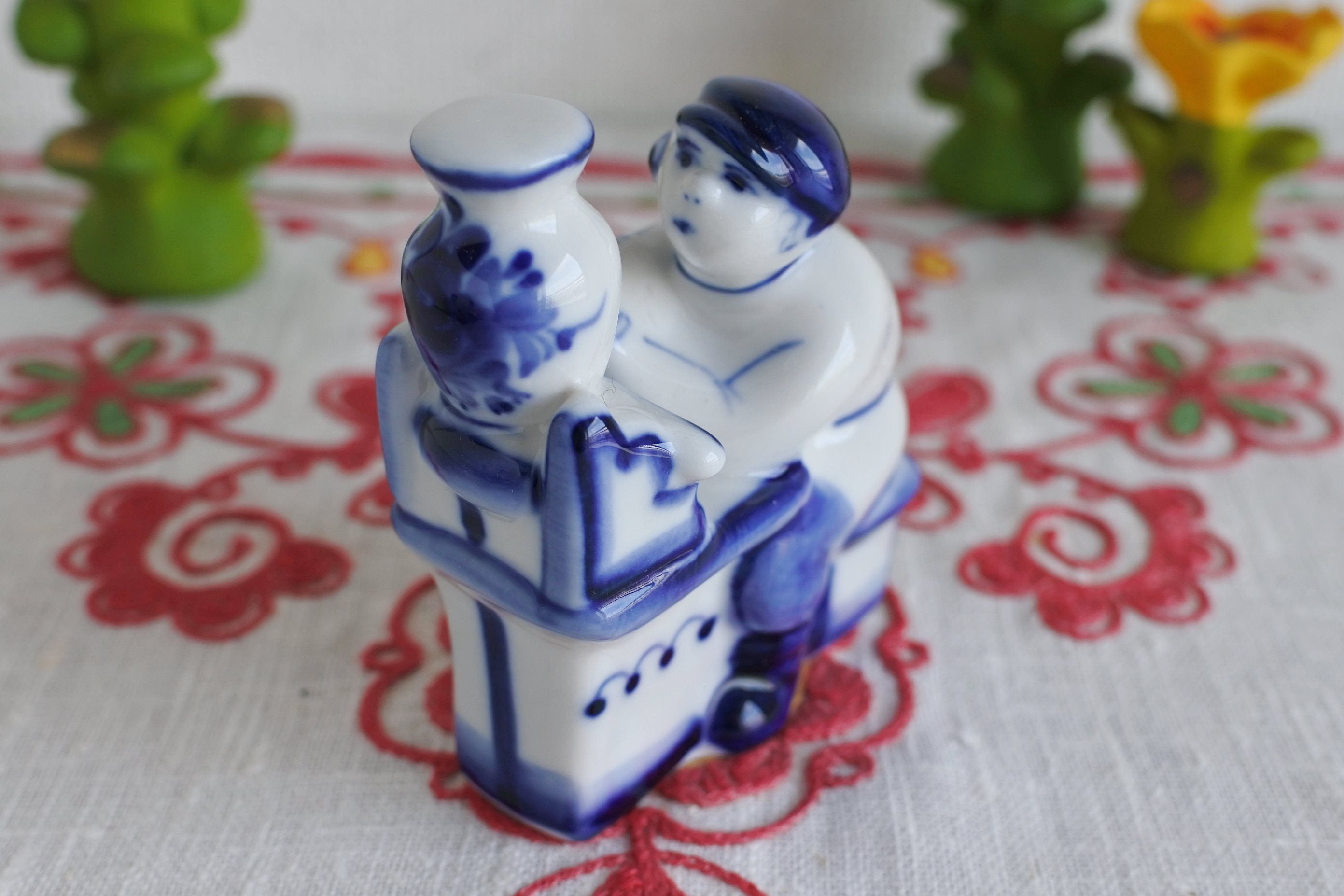 グジェリ陶器 グジェリ職人 ロシアの陶器 フィギア 陶器人形 ロシア