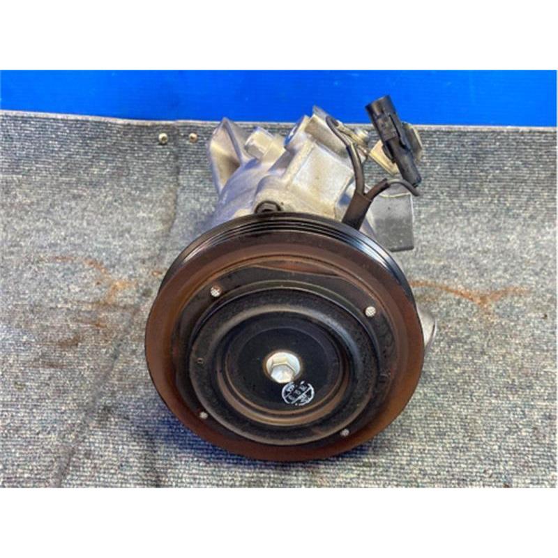 スズキ 純正 スイフト 《 ZC83S 》 エアコンコンプレッサー P30200