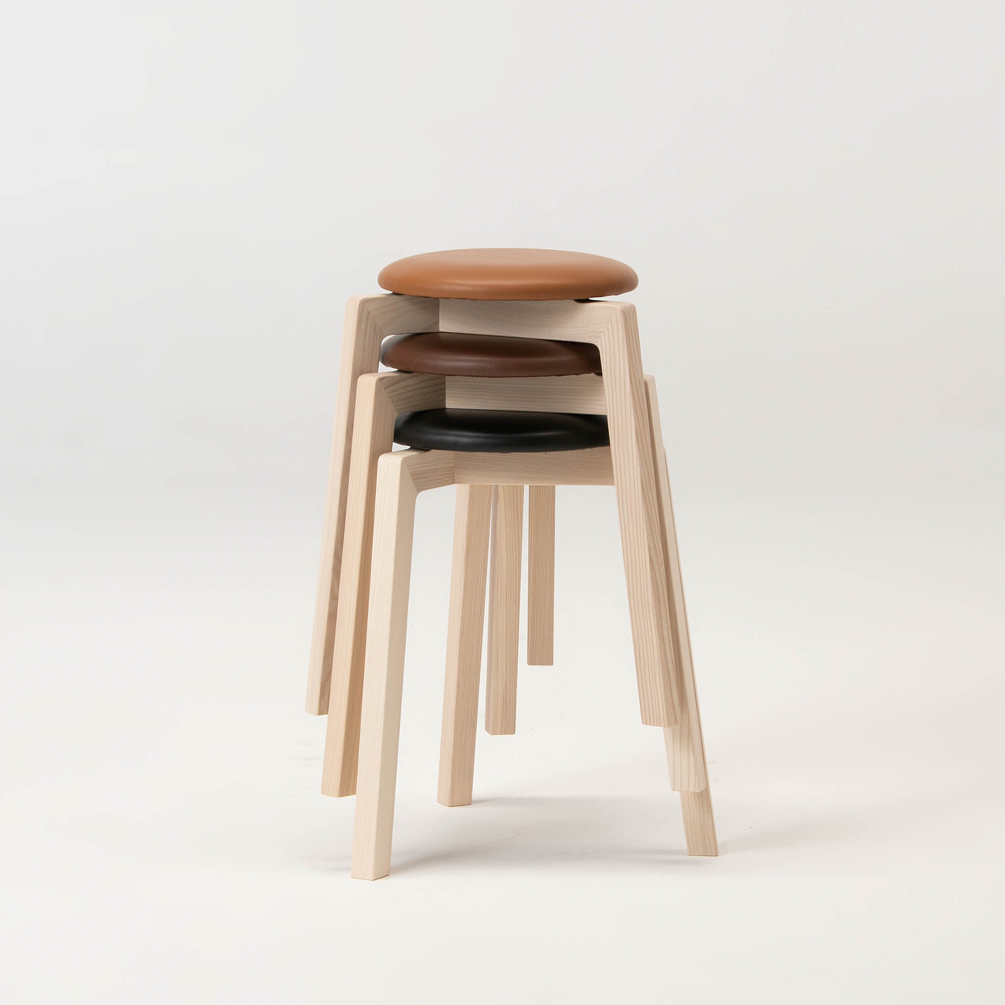 旭川家具 スツール | Stacking Stool02 センの木 | 革座 カーキ | 大雪木工