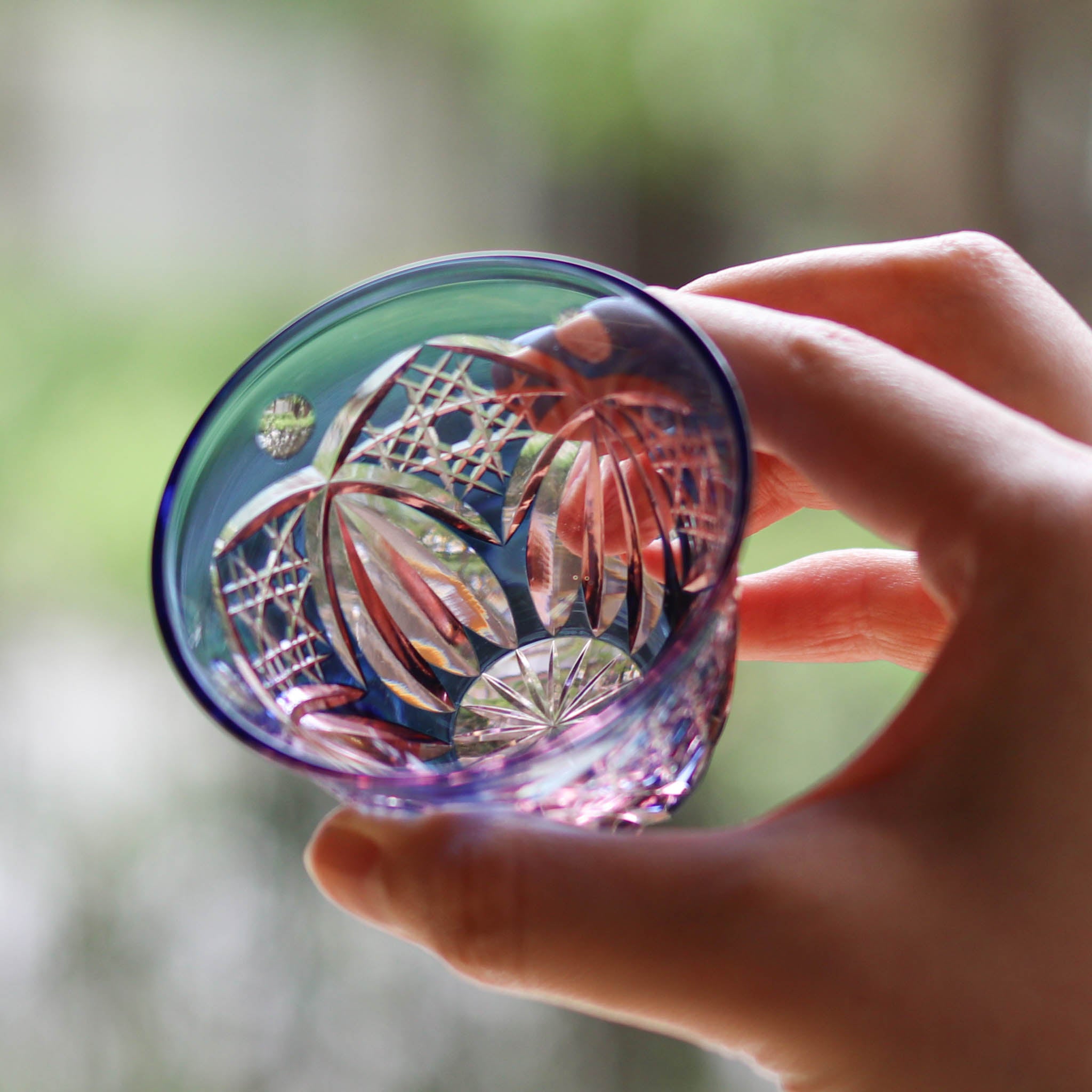 江戸切子 ぐい呑 | 八角篭目文様 | ブルーピンク | ミツワ硝子