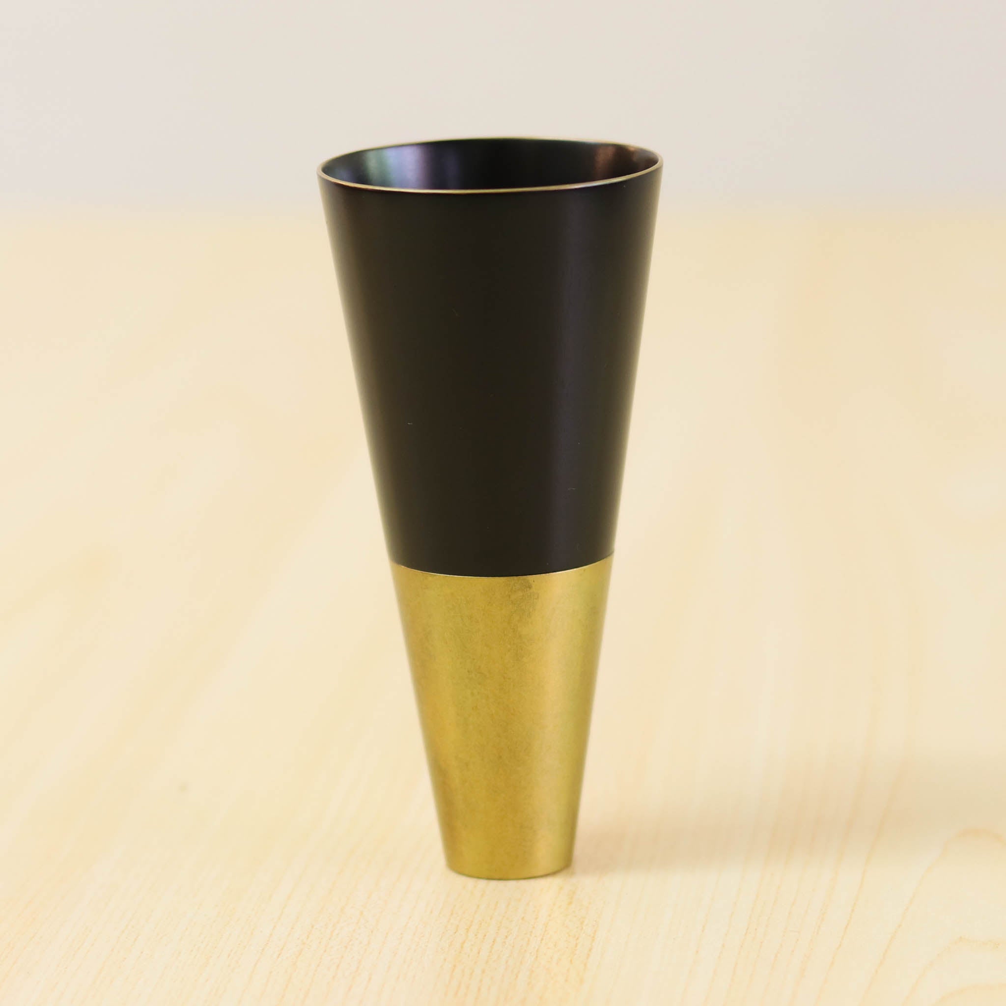 高岡銅器 山中漆器 ぐい呑み | HORN | 黒漆 × メロウゴールド | 喜