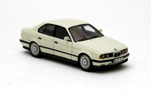 BMW E34 M5 1994 (white) - ダイキャストモデル - Neo Models 43313
