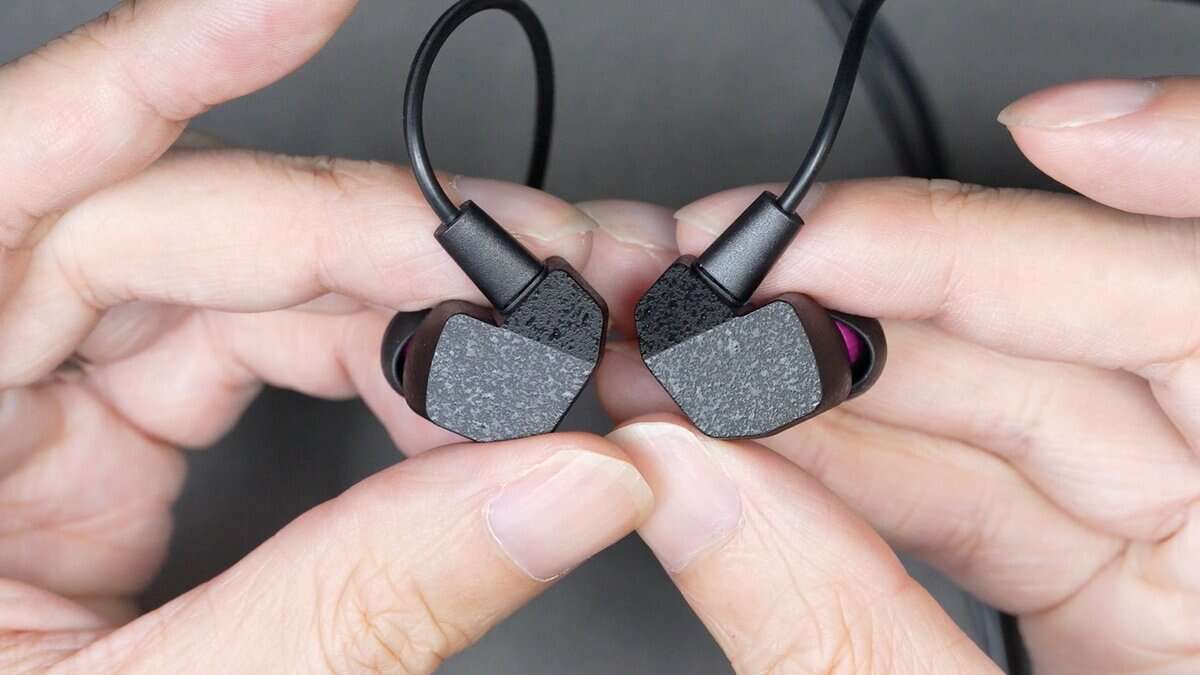 final Aシリーズなのに1万円以下！実力は上位クラス級！ 有線イヤホン