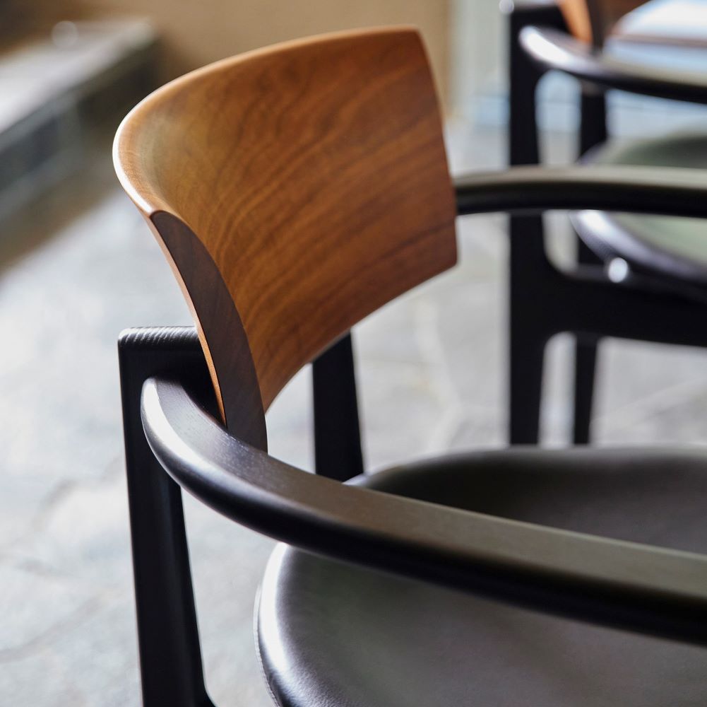 CHIC アームチェア PDC02K(ウォールナット+オーク) – 柏木工株式会社