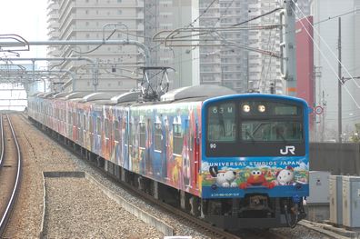 大阪環状線の201系 USJラッピング
