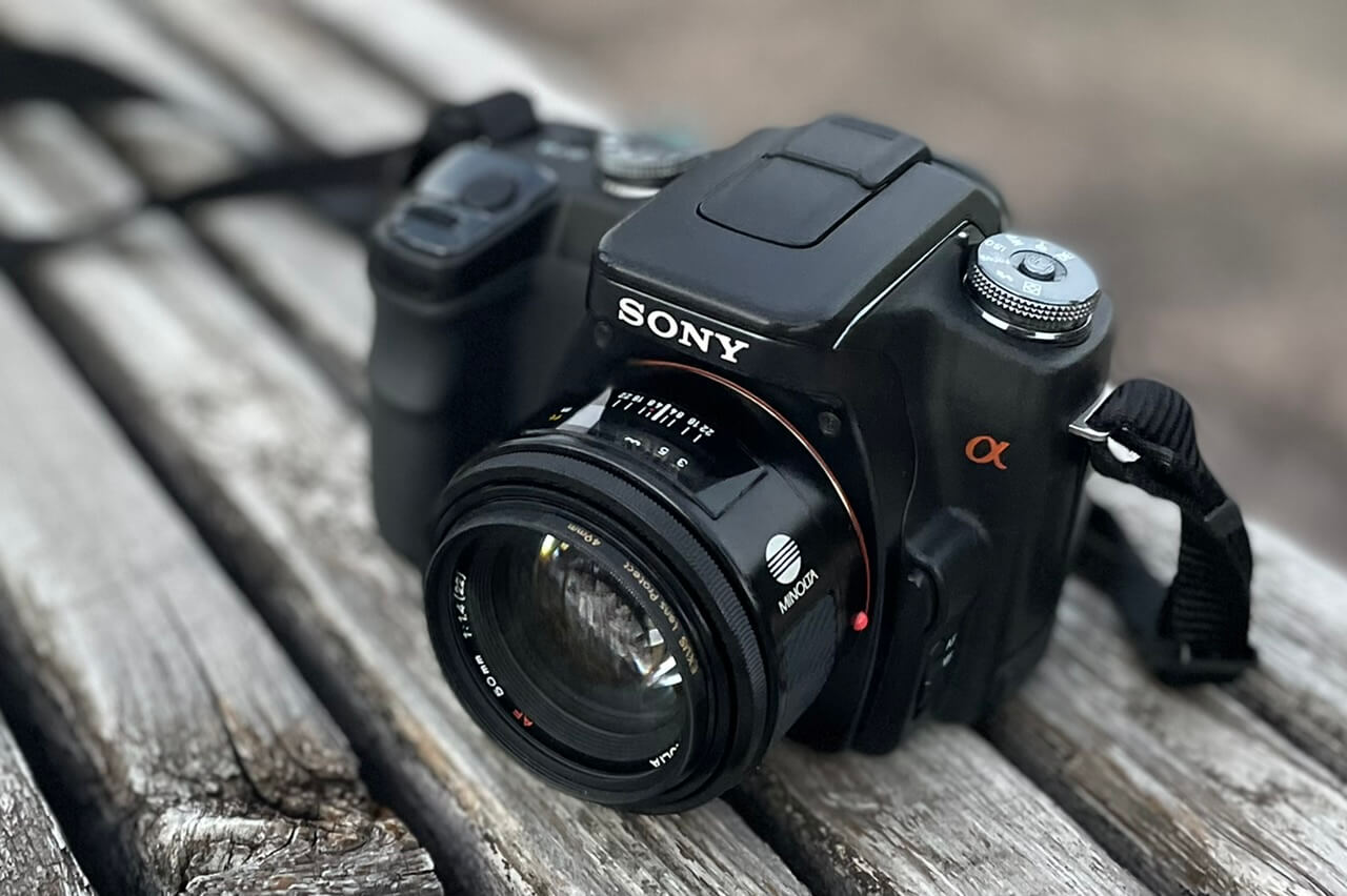 MINOLTAな香りのする、SONY α100がやって来た。｜記憶カメラ
