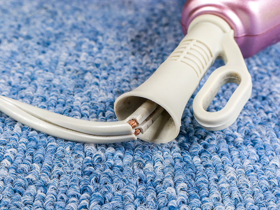 実は簡単！ドライヤーやラジカセなど家電製品の電源コードの断線は数百