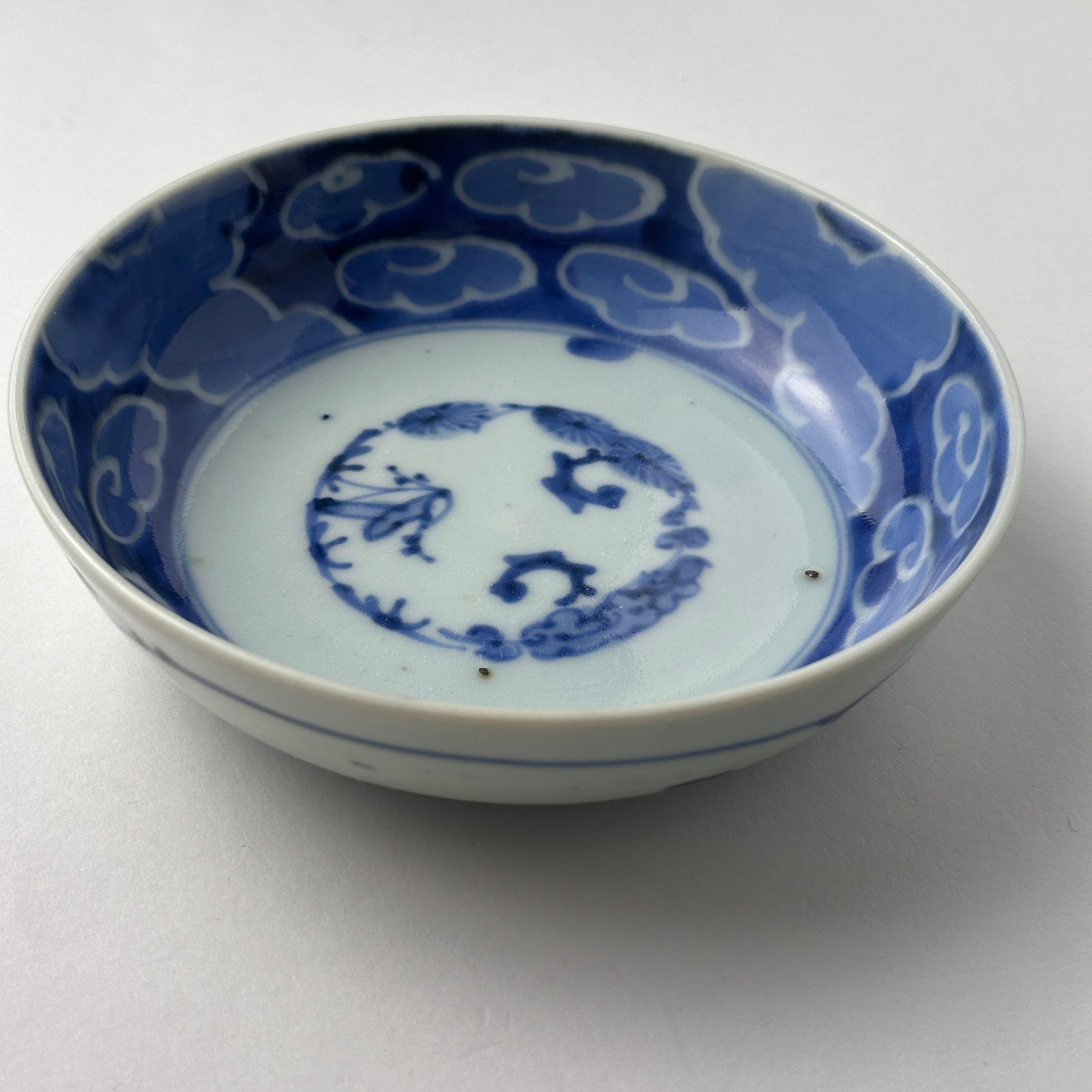 静謐の美、古伊万里染付なます皿 – Kotto Shop