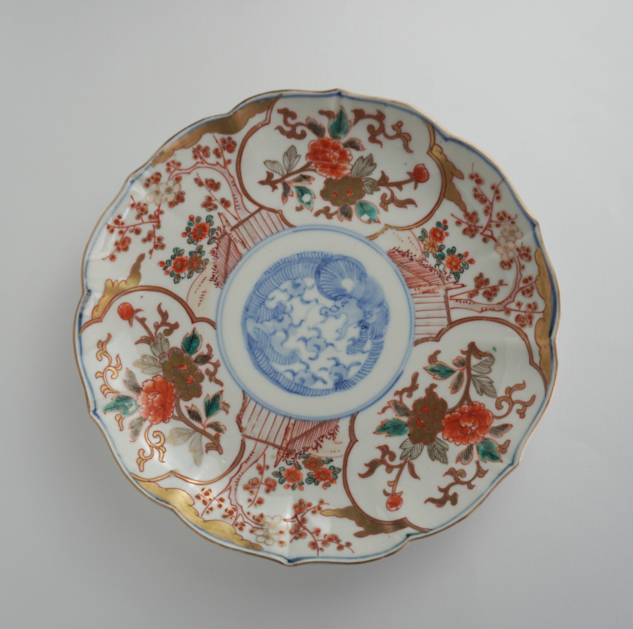 古伊万里 輪花金彩色絵7寸皿 吉祥文 古伊万里 輪花金彩色絵7寸皿 吉祥文