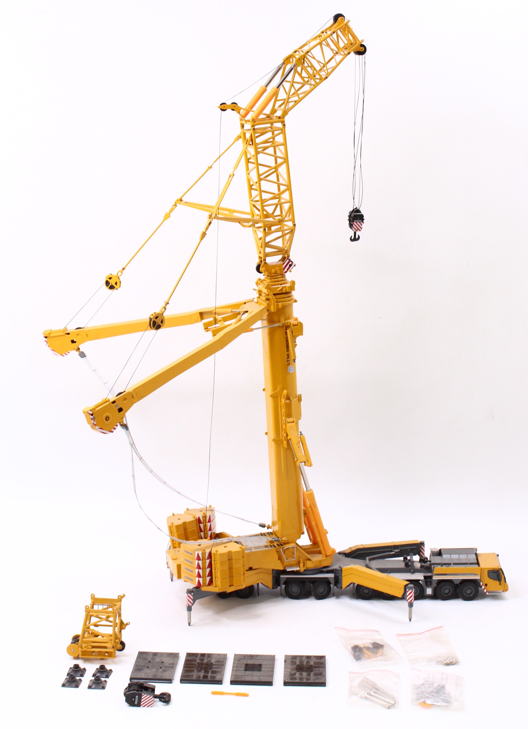 Lot 854 - An NZG Liebherr LTM 11200 1/50 scale mobile