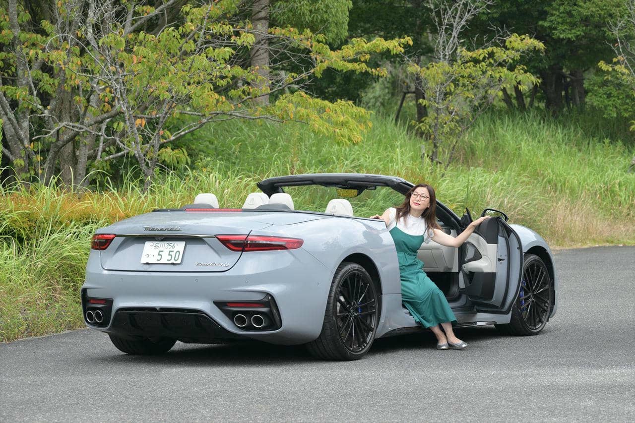 オプションは厳選の174万円分。新型「マセラティ グランカブリオ」に