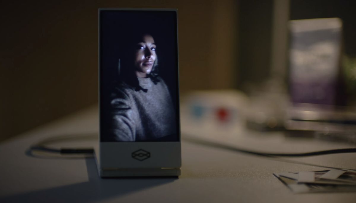 Looking Glass Go is a pocket-sized holographic display for viewing