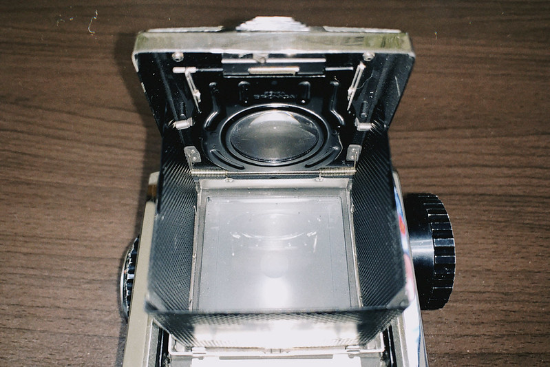 カス塗れのZenza BRONICA S2のスクリーン、モルト張り替えチャレンジ