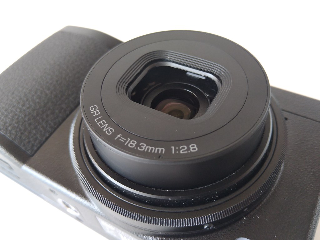 RICOH GRIII が 28mmの単焦点レンズ だけで十分な理由 | KuroBox