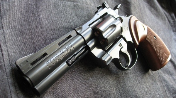 東京マルイ コルトパイソン ウッドグリップ装備【動画】 : Livinggoods