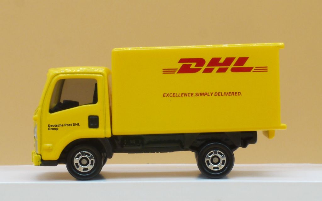 2020/10 トミカ No.109 いすゞ エルフ DHL トラック 通常版 : まつく