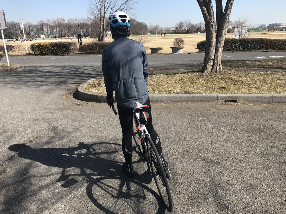 セカイモンで買ったRaphaのHard Shell Jacket Grey BNIBで400キロほど