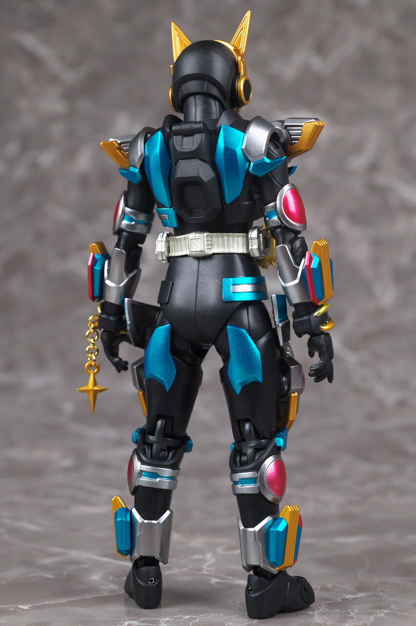 S.H.フィギュアーツ 仮面ライダーナーゴ フィーバービートフォーム