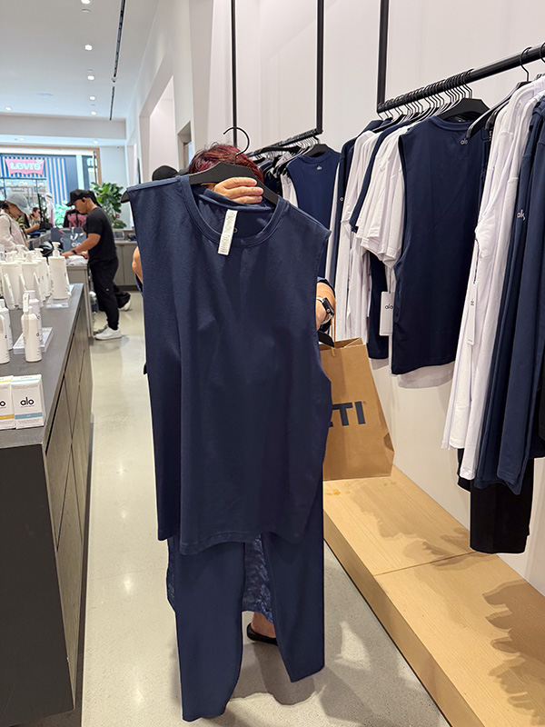 日本未進出】アラモアナセンターのアロヨガ (alo yoga) で最新ウェアを