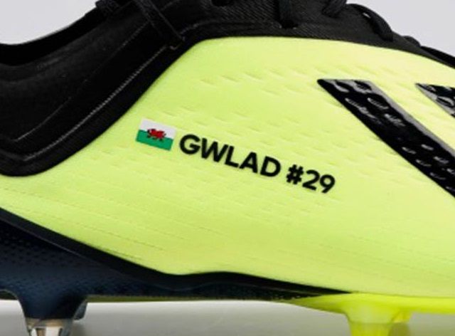 ウェールズ代表 ガレス・ベイルが履く特注エックス18.1SGを考察