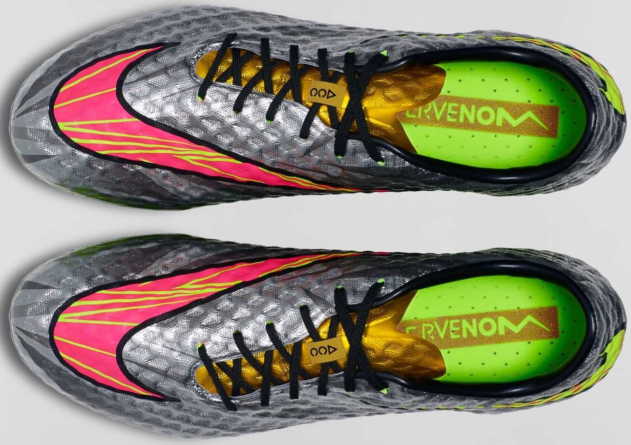NIKE ハイパーヴェノム ファントム リキッドダイヤモンド FG 登場
