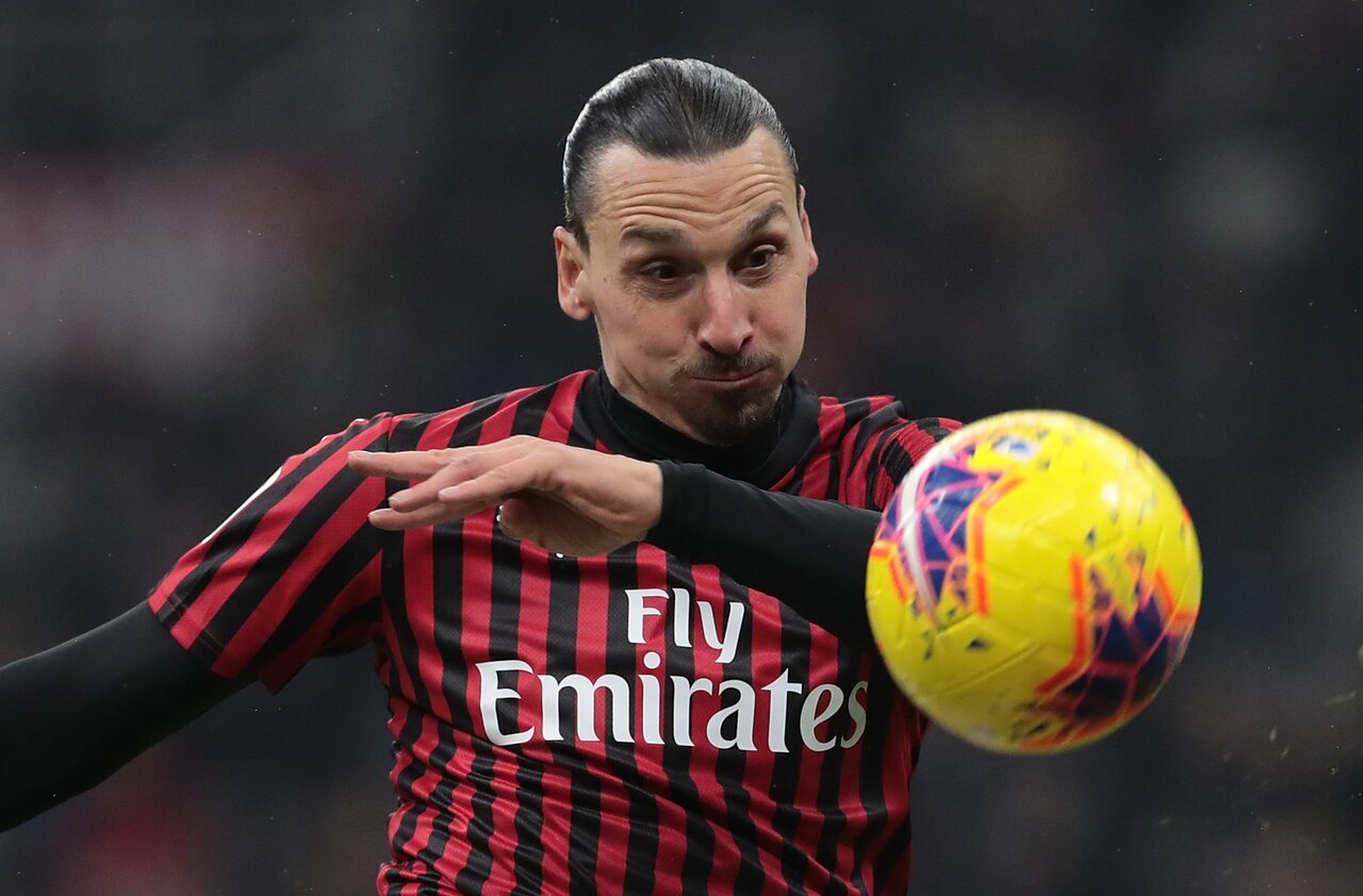 イブラヒモビッチが練習でブラックアウトスパイクを着用！正体は